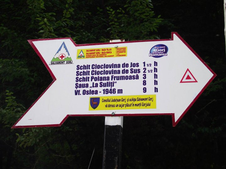 Salvamontiştii refac potecile şi marcajele turistice din masivul Vâlcan