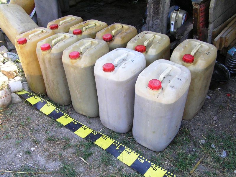 Furt de petrol la o sondă din Logrești! Un angajat, cercetat de polițiști