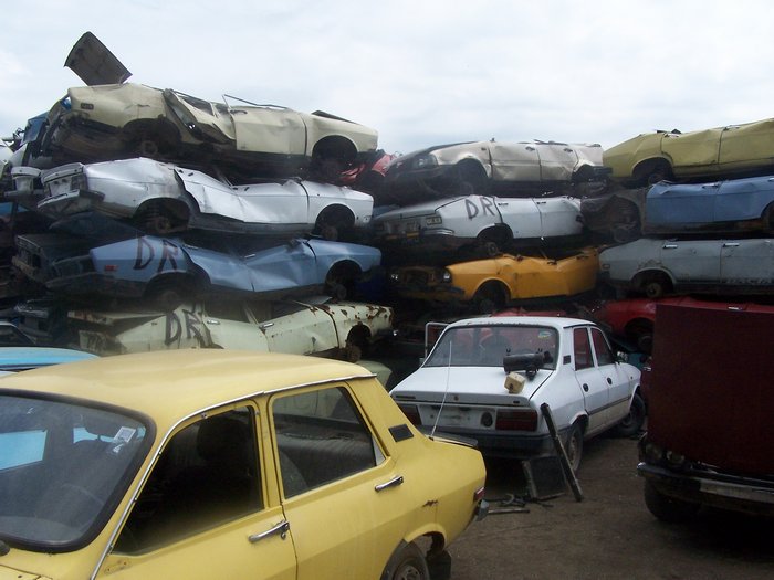 Cel mai vechi depozit de fier recolectează maşini pe “Rabla”
