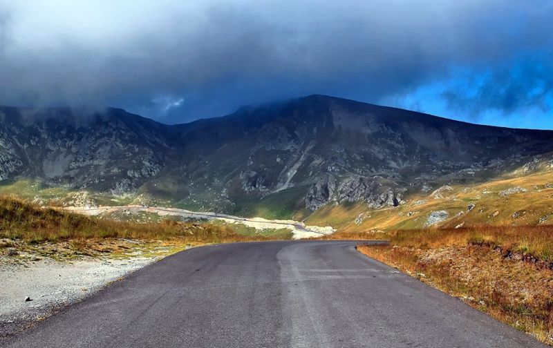 Drumarii acţionează pe Transalpina pentru a facilita accesul turiştilor