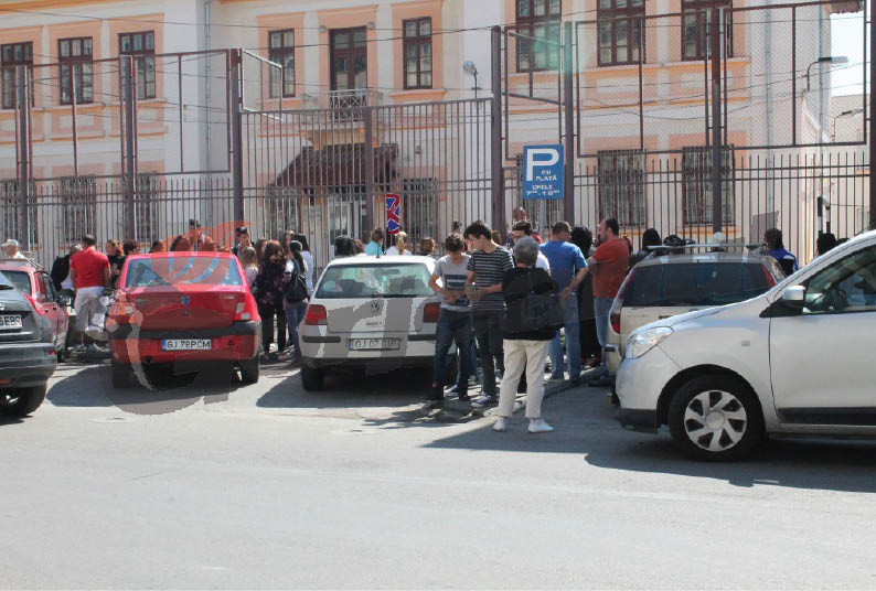 Absolvenţii de gimnaziu, evaluaţi la Limba şi literatura română