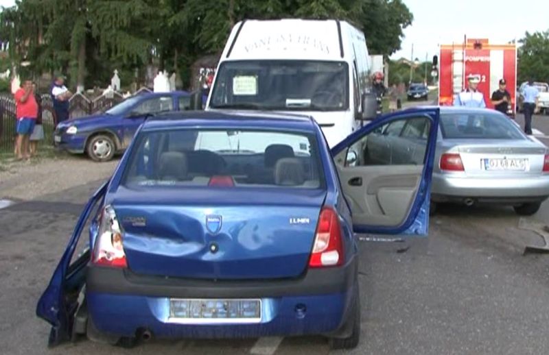 Şase persoane, rănite într-un accident de circulaţie la Corneşti