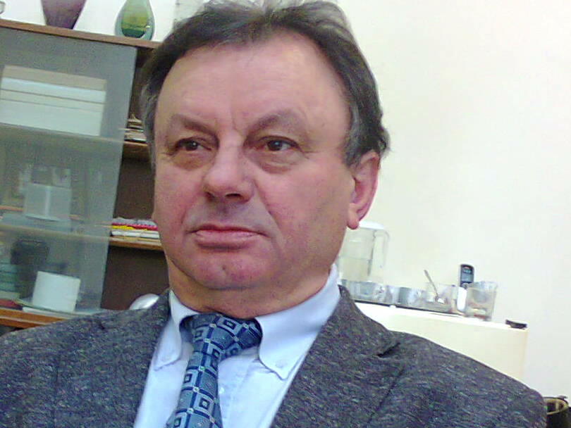 Educaţia…şi Lecţia de viaţă – D-l profesor dr. Gheorghe Gorun, directorul Colegiului Național «Spiru Haret» din Târgu-Jiu: “Cred că după 1990, am simțit nevoia să scriu despre ceea ce se întâmplă în lumea aceasta”