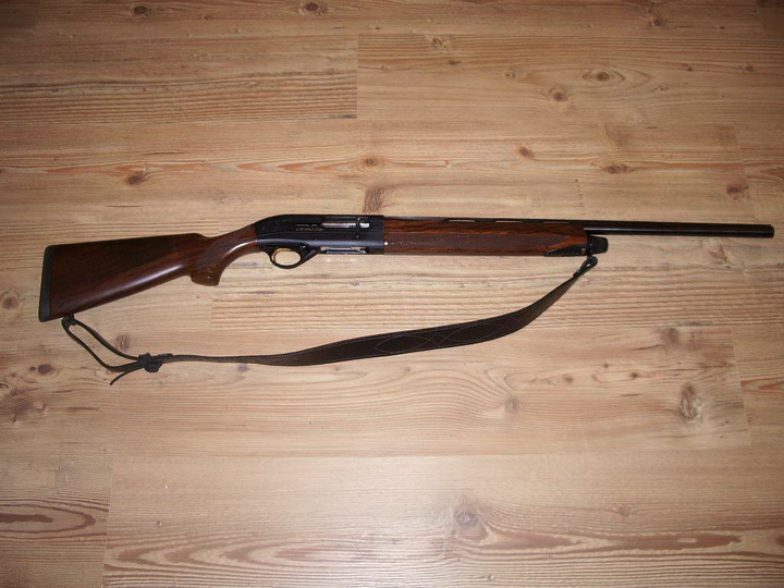 Cercetat pentru deţinere ilegală de armă