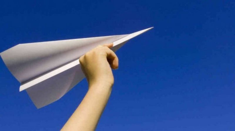 Municipiul Târgu-Jiu găzduieşte un concurs de Avioane de Hârtie