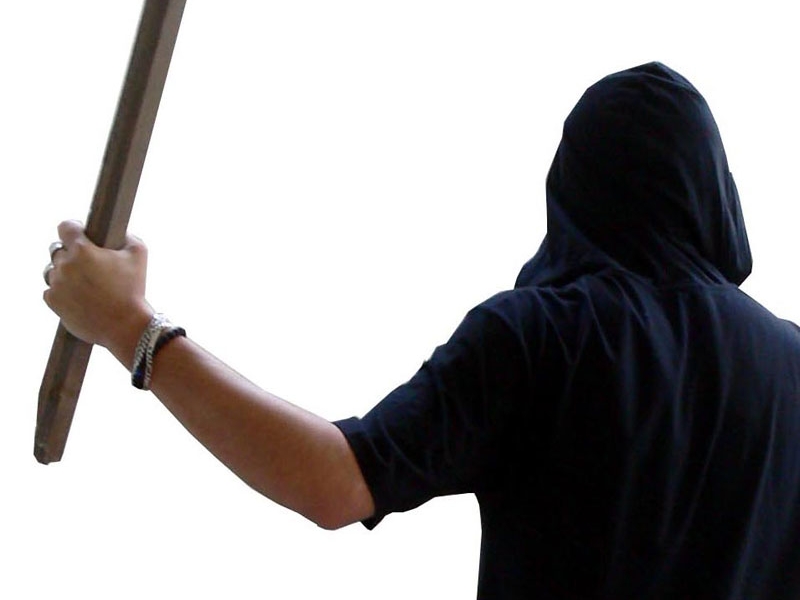 Patru gorjeni, cercetaţi pentru lovire şi alte violenţe