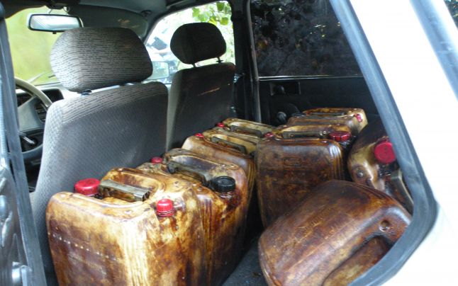 Tânăr din Vâlcea, prins în timp ce transporta ţiţei furat