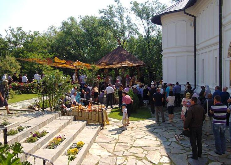 Lumina, şi Adevărul, şi Viaţa – Sărbătoare Arhierească la Hramul Mănăstirii «Icoana» din Protopopiatul Tg. Cărbunești, Gorj