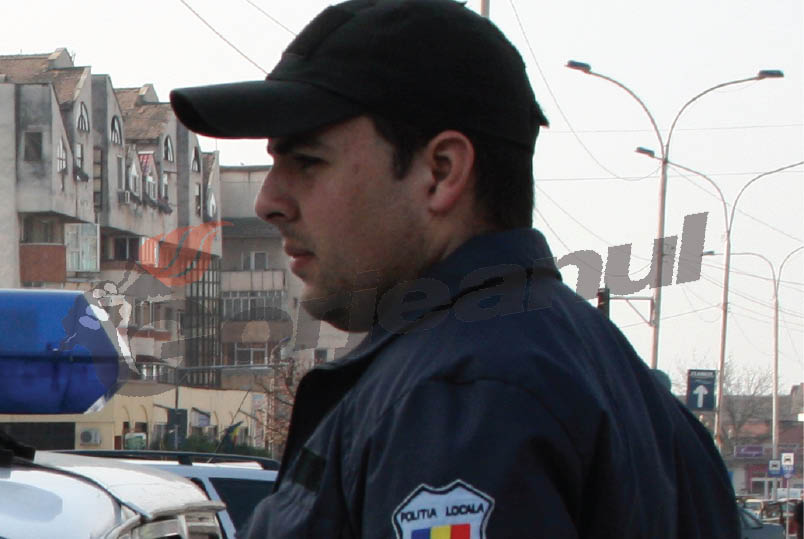 Bustuchinul are nevoie de doi poliţişti locali