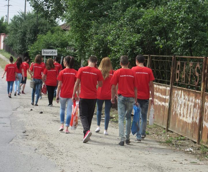 Faţă în faţă cu Sensul Vieţii la Însurăţei – Întâlnirea “Europarlamentarilor” de la Colegiul Tehnic Motru cu familia Purcaru