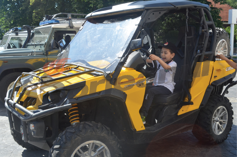 Salvamontiştii gorjeni, luaţi cu asalt de copii