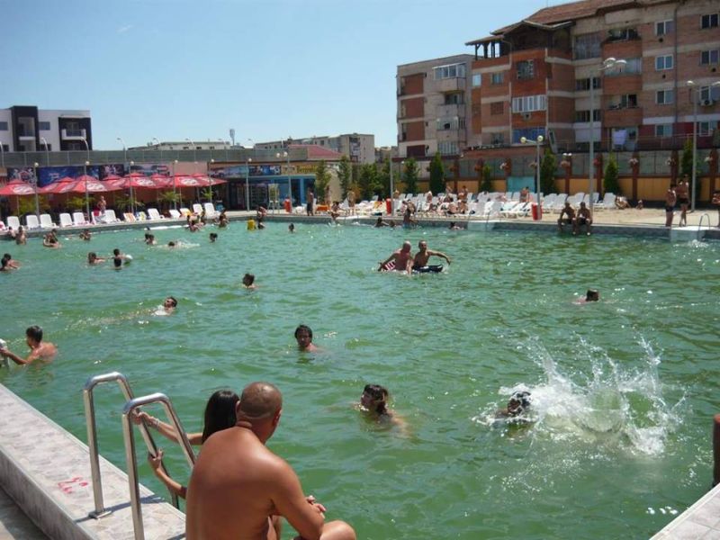 Medicii atrag atenţia asupra afecţiunilor cauzate de scăldat