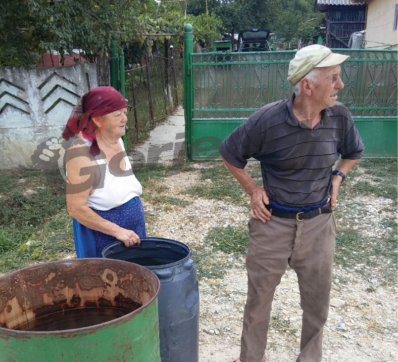 Apă cu cisterna pentru a combate seceta