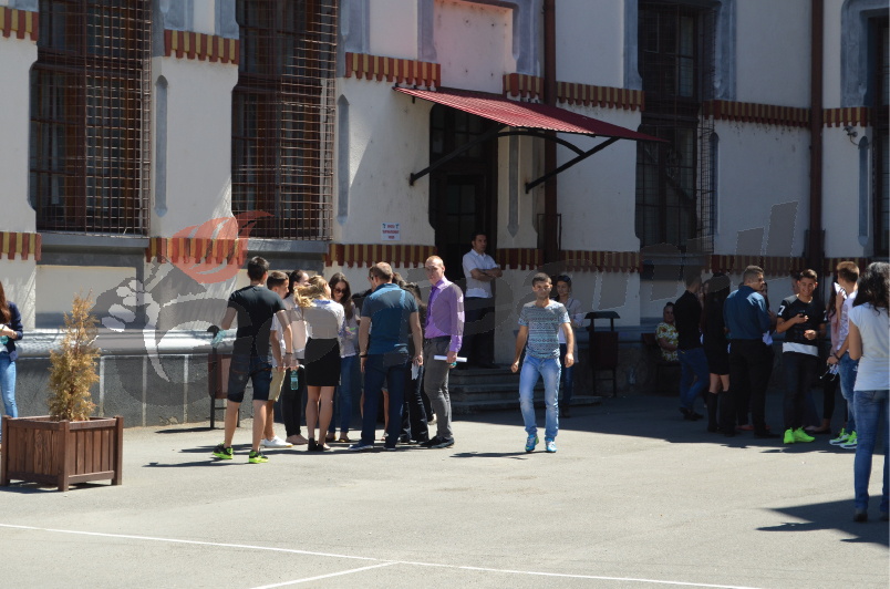 Premii pentru elevii de 10