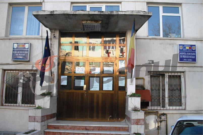 Zeci de pensii în euro şi în dolari, plătite de Casa Judeţeană de Pensii