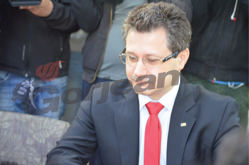 Senatorul Costoiu îl felicită pe elevul de aur al Gorjului