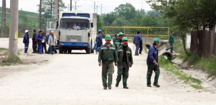 Minerii de la Husnicioara se alătură angajaţilor RAAN, în stradă