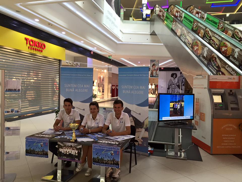 Înscrieri la Universitatea “Constantin Brâncuşi”, în mall