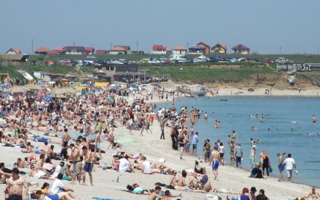 Tabere gratuite la mare pentru studenţii din medii defavorizate