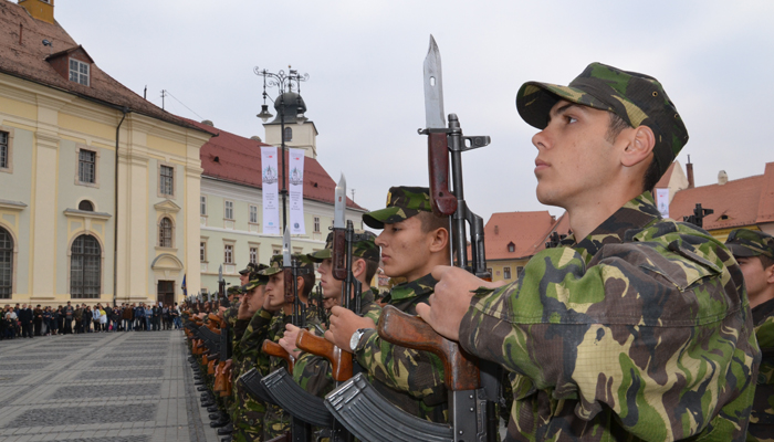 Patru gorjeni, admişi la Academia Forţelor Terestre din Sibiu