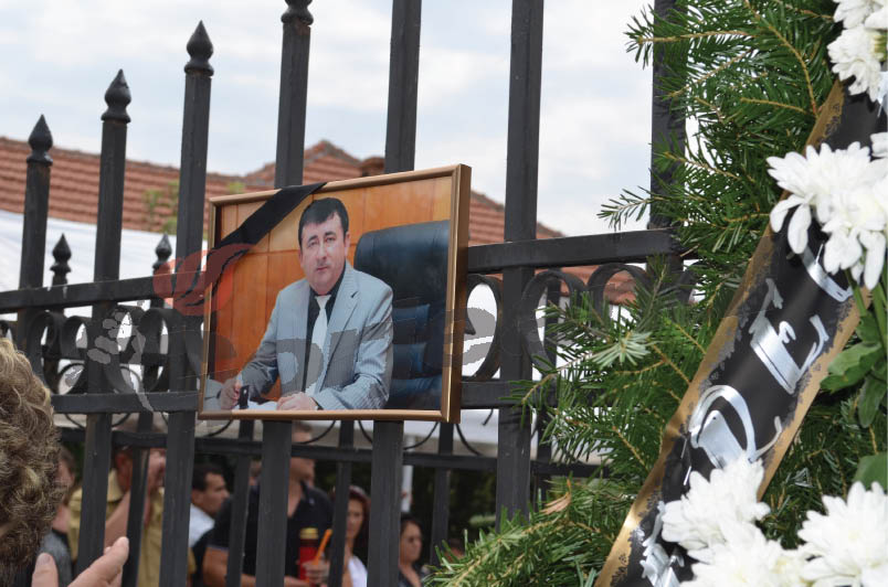 Cetăţean de onoare post mortem! – Cortegiu de primari la înmormântarea edilului de Rovinari