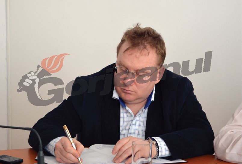 “Şarpele cu clopoţei” Militaru sâsâie spre consilierii PNL Motru şi împroaşcă venin spre Direcţia Publică