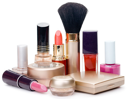 Amenzi şi avertismente pentru cosmetice expirate şi fără preţuri