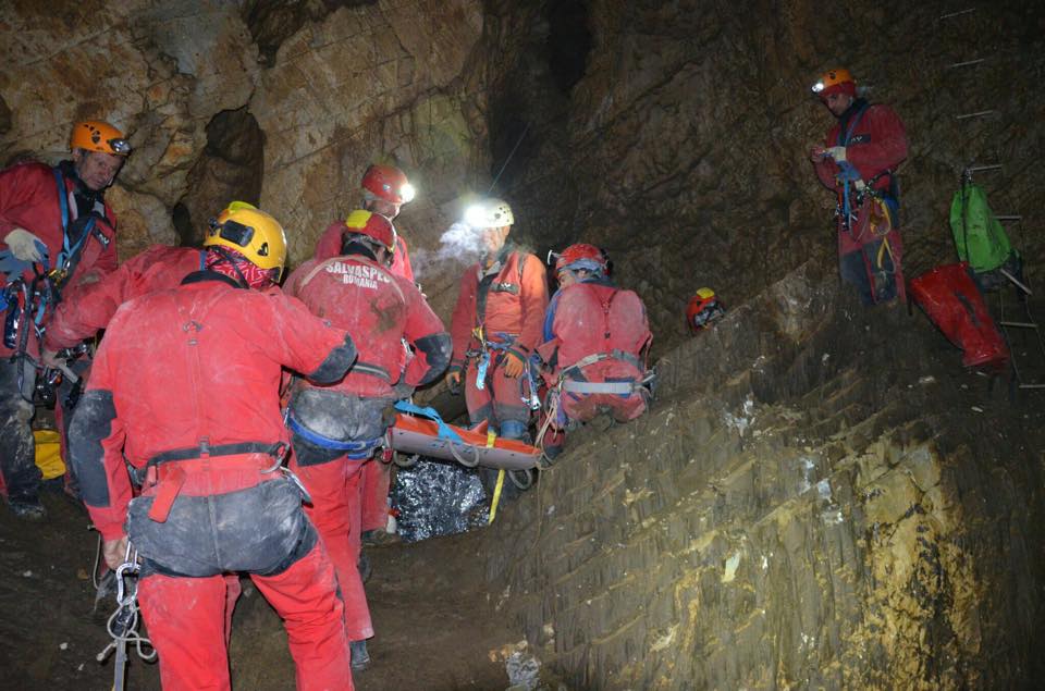 Exerciţiu de salvare speologică, finalizat cu succes