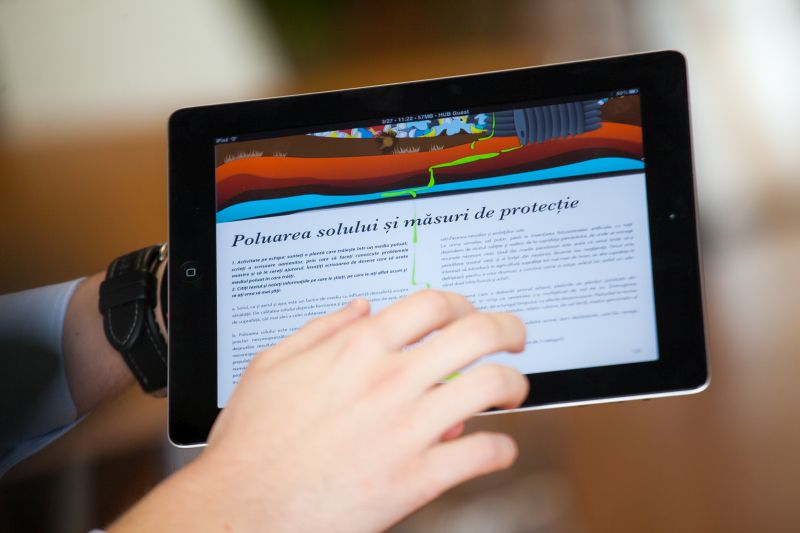 A fost lansată licitaţia pentru manualele digitale pentru clasa a IV-a