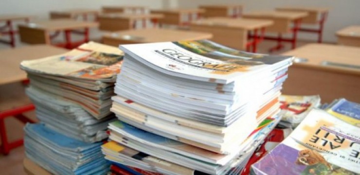 Manualele pentru noul an şcolar au ajuns în depozitul IŞJ Gorj