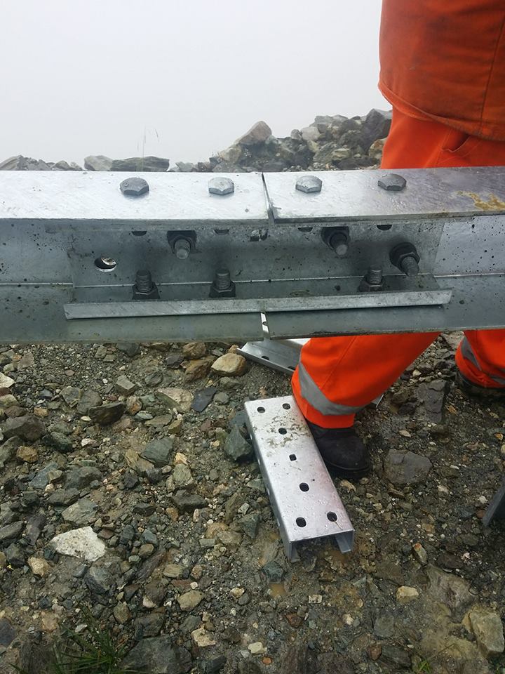 Tudor, SDN: “Parapeţii de pe Transalpina nu se montează cu sudură electrică”