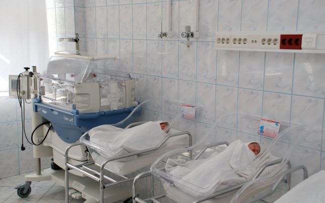 Sute de cazuri în Gorj! – Mamele tinere, fenomen îngrijorător la nivel naţional