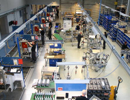 Producţia industrială şi cifra de afaceri, în cădere liberă