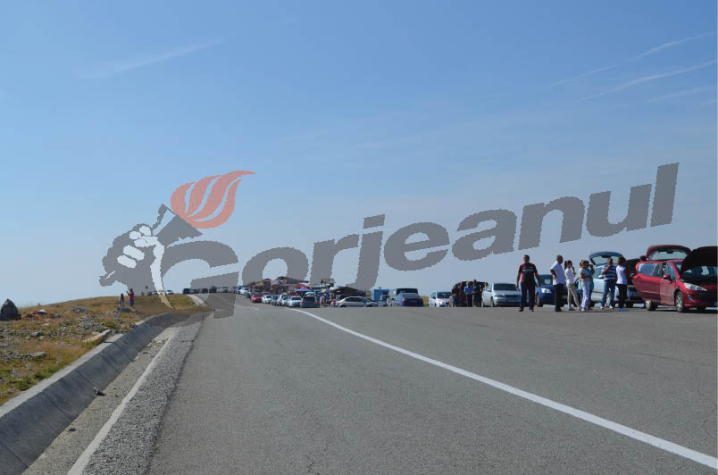 Transalpina şi Rânca, luate cu asalt de mii de turişti