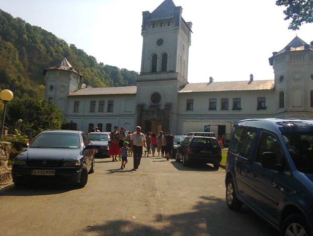 Sărbătoare Arhierească în lavra Sfântului Cuv. Nicodim de la Tismana, Gorj