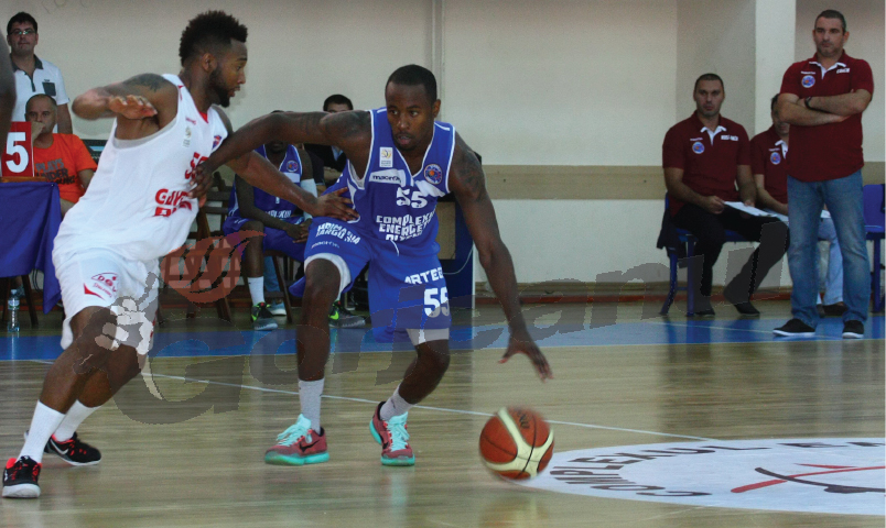 Trupa lui Constantinides, amical în Serbia