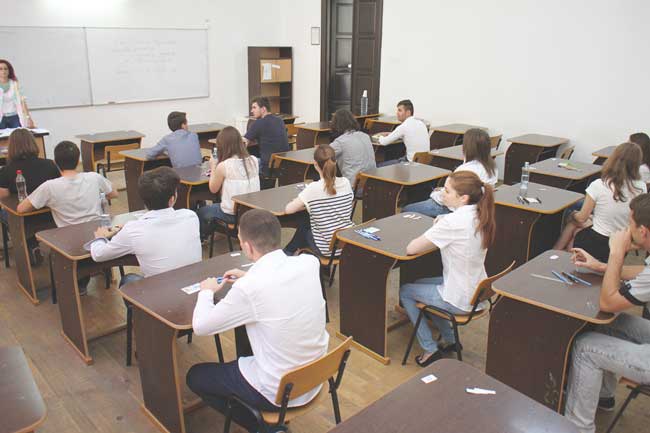 Reprezentanţii elevilor în CA-urile şcolilor, aleşi până pe 15 octombrie