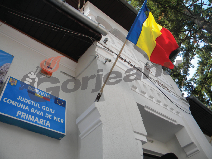 Gura târgului – Se coace mămăliga la Primăria Baia de Fier