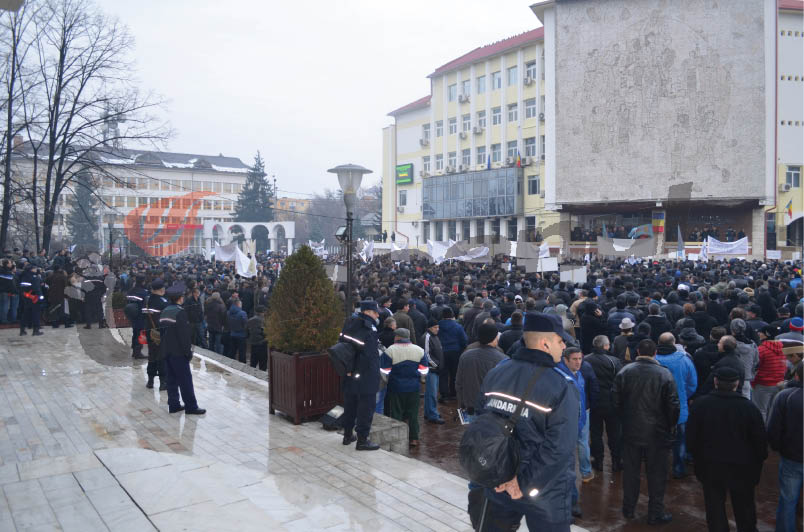 Bogdan “Hoţu” vine la mitingul de la Târgu-Jiu pentru a-i ridica ştacheta amicului Condescu