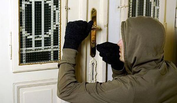 Anchetat după o spargere la un magazin