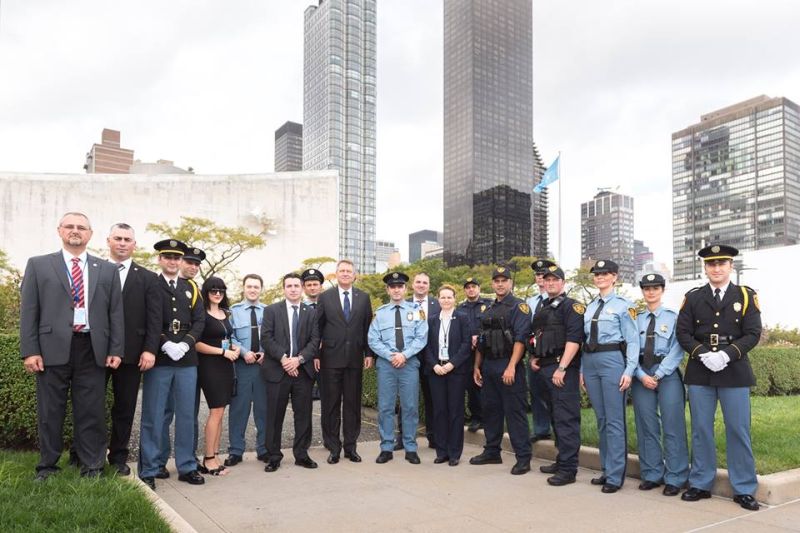 Iohannis, cu un polițist gorjean la sediul ONU