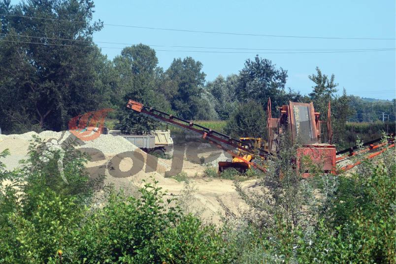 Amenzi pentru exploatări ilegale de lemn şi agregate minerale