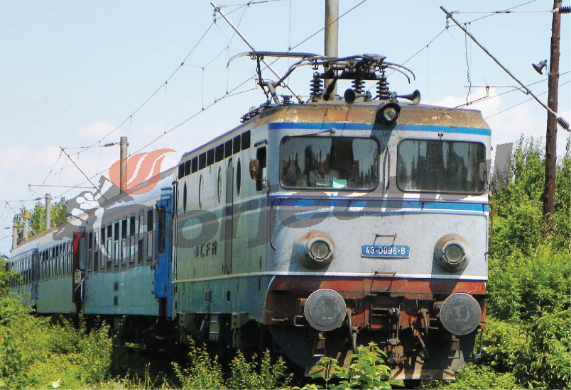 Locomotiva acceleratului 1824, pusă pe butuci de un cal din Jupâneşti