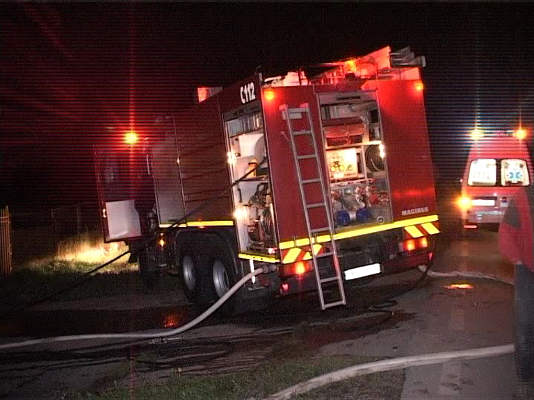 Vilă distrusă de incendiu