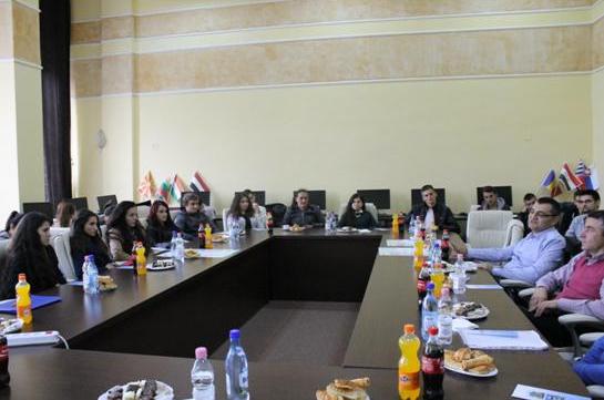 Dialog activ între studenţi, cadre didactice şi angajaţi ai UCB