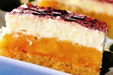 Prăjitură cu mere şi bezea