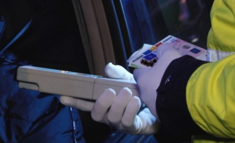 Şofer mort de beat, tras pe dreapta de poliţişti