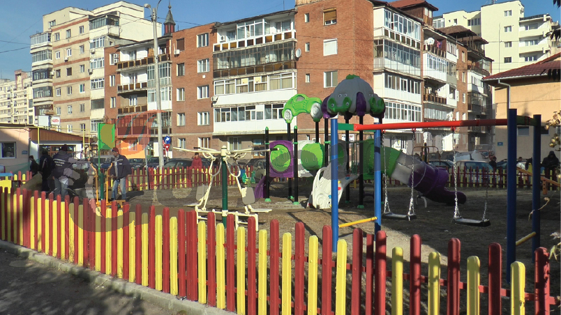 Echipamente noi pentru 15 locuri de joacă