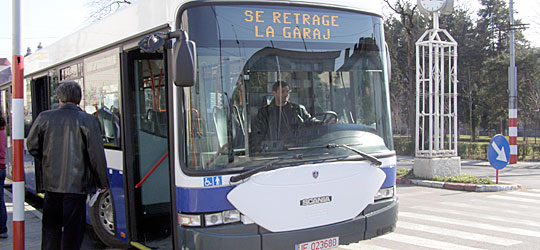 Minori prinşi cu abonamente false de călătorie