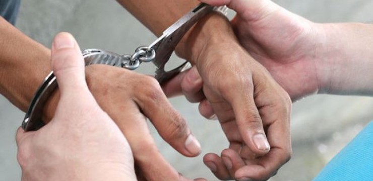 Tânăr reţinut după ce a accidentat un pieton şi a fugit